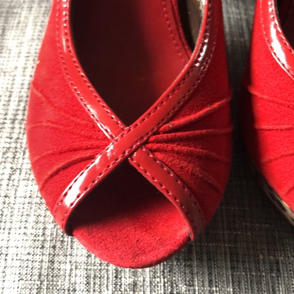 Steve Madden red suede platform heels - Picture 7 of 9